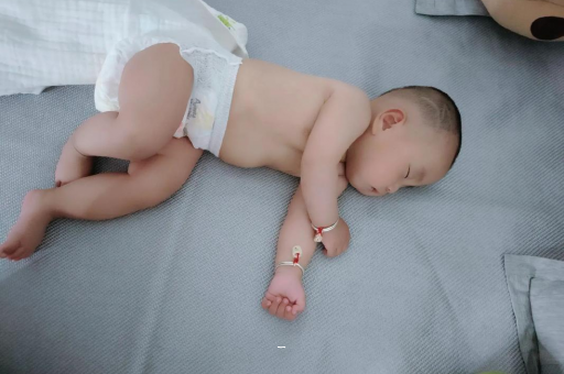 内江宝宝多久会抬头 内江宝宝多久会抬头